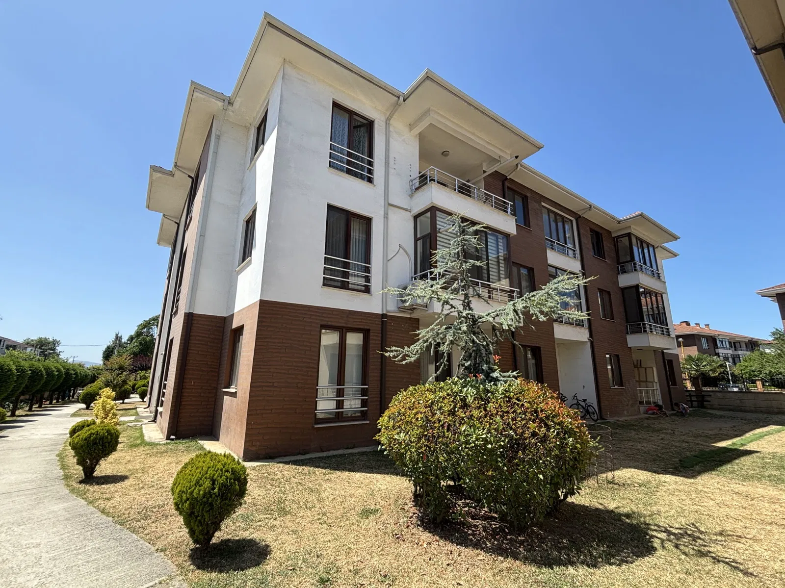 İLK EVİME UYGUN GENİŞ MERKEZİ KONUM SIFIR 3+1 ACİL SATILIK DAİRE